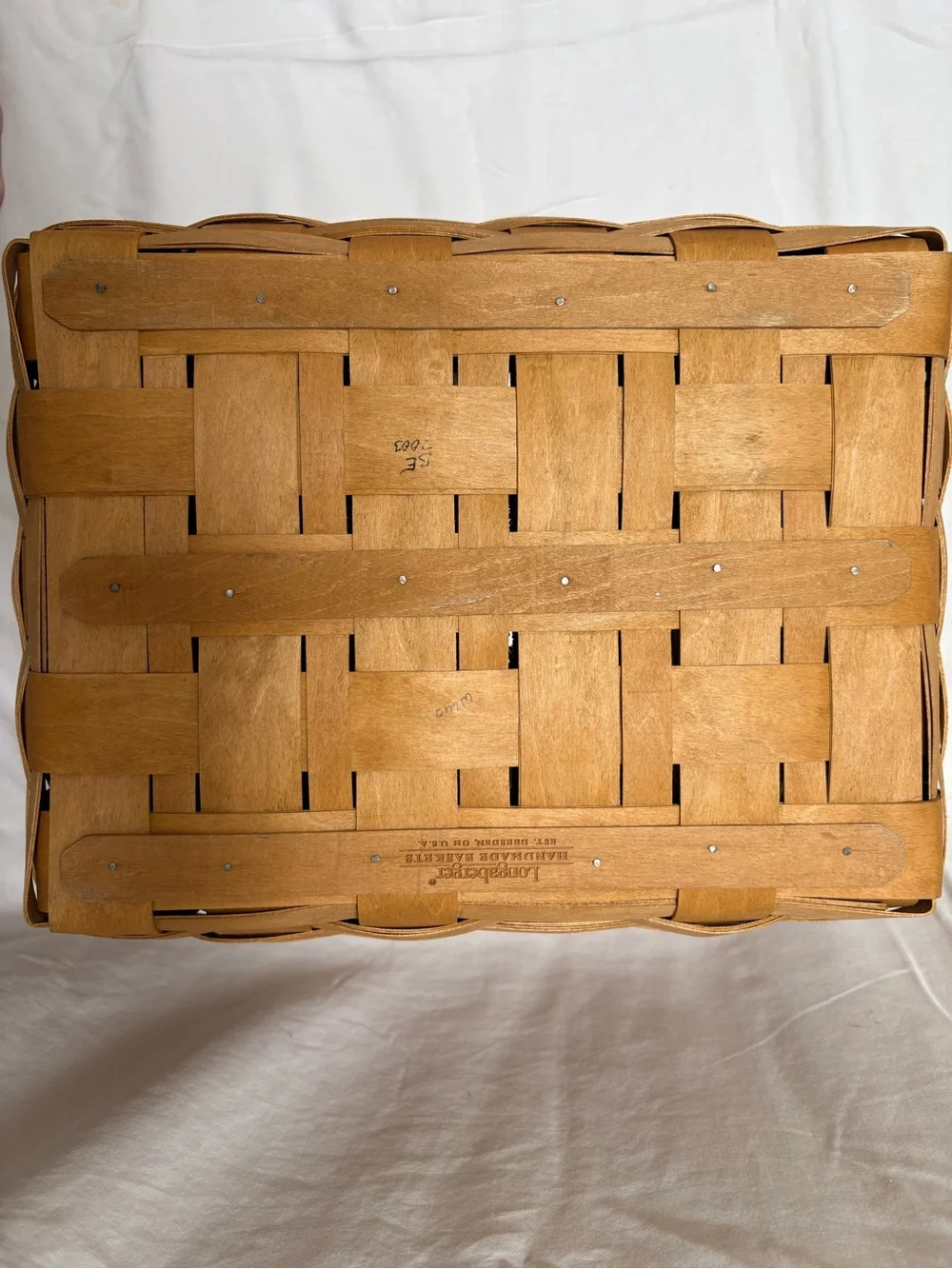 Longaberger Large Picnic Basket with Lid model 18122 in Light Brown